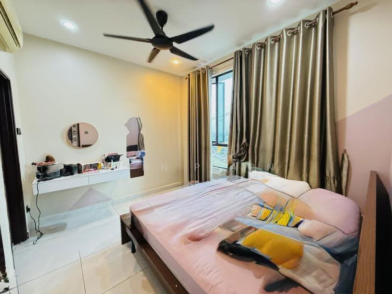 Kediaman Servis untuk Dijual di Sky Peak Residences - John Pharn - Bedroom - PropertyGuru.com.my