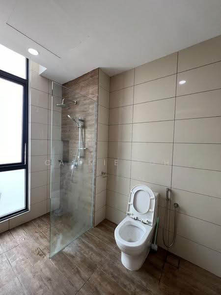 Kediaman Servis untuk Disewa di Avara - Cammie Loh - Bathroom - PropertyGuru.com.my