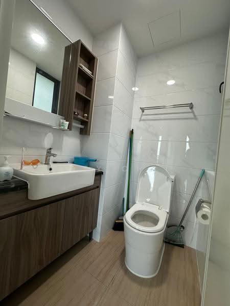 Kediaman Servis untuk Disewa di Country Garden Central Park - Joey Chai - Bathroom - PropertyGuru.com.my