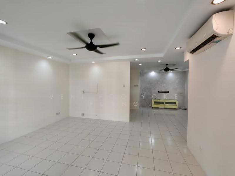 Rumah Teres 2-Tingkat untuk Dijual di Setia Alam (Selangor) - Veni Foo Yoke Fuang - Living Room - PropertyGuru.com.my
