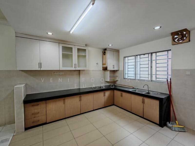 Rumah Teres 2-Tingkat untuk Dijual di Setia Alam (Selangor) - Veni Foo Yoke Fuang - Kitchen - PropertyGuru.com.my