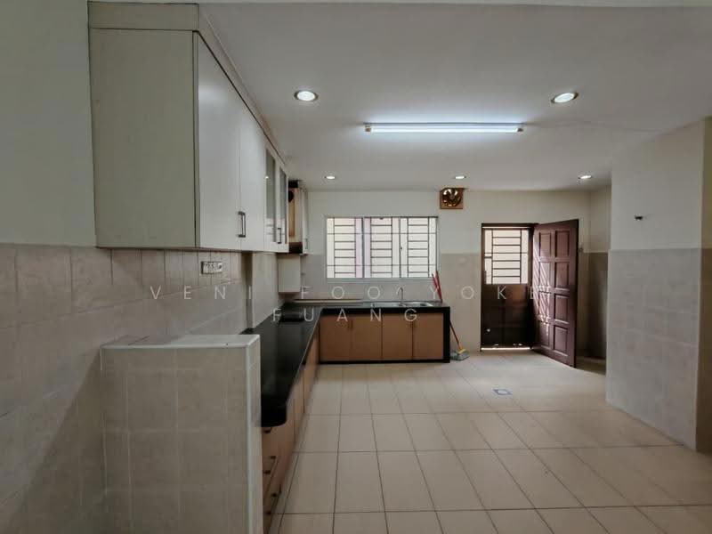 Rumah Teres 2-Tingkat untuk Dijual di Setia Alam (Selangor) - Veni Foo Yoke Fuang - Kitchen - PropertyGuru.com.my