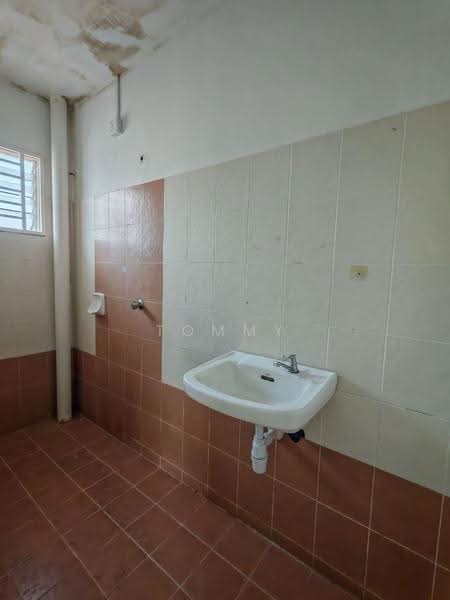 Rumah Teres untuk Dijual di Bandar Cassia (Batu Kawan) - Tommy Gan - Bathroom - PropertyGuru.com.my