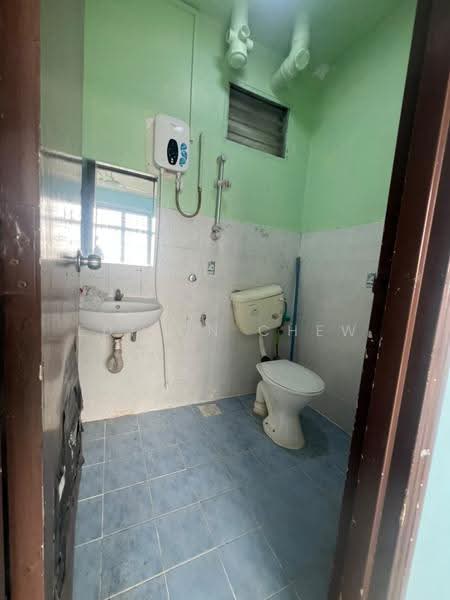 Apartment for Sale at Villa Krystal @ Bandar Selesa Jaya - EDISON CHEW - Bathroom - PropertyGuru.com.my
