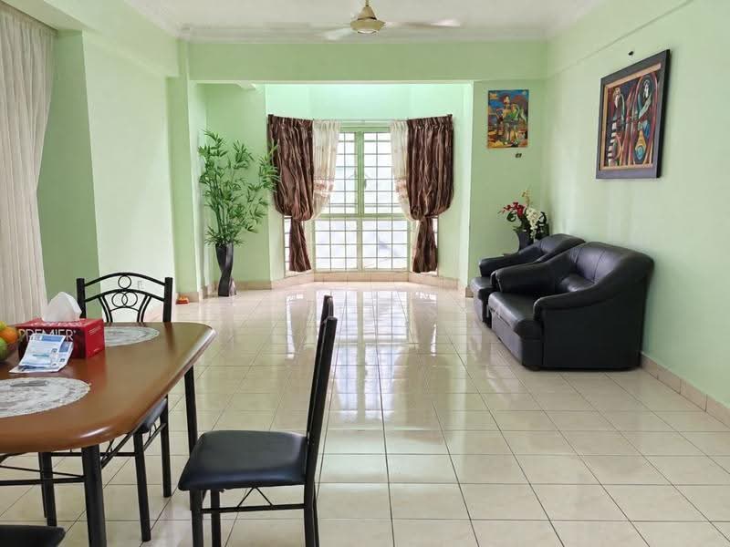 Kondominium untuk Dijual di Avant Court Condominium - Nicole Sim - Living Room - PropertyGuru.com.my