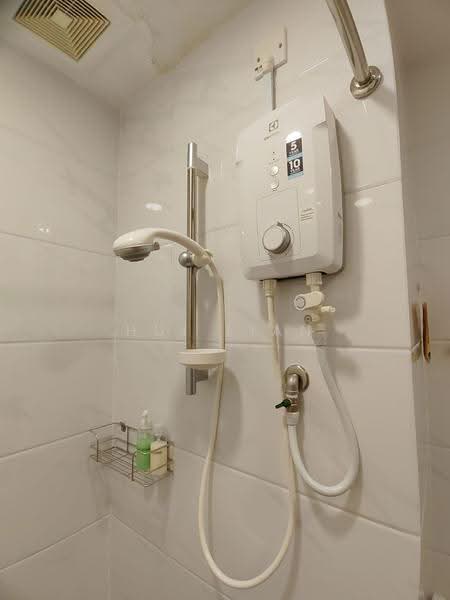 Kediaman Servis untuk Dijual di Country Garden Central Park - Hui Lian - Bathroom - PropertyGuru.com.my