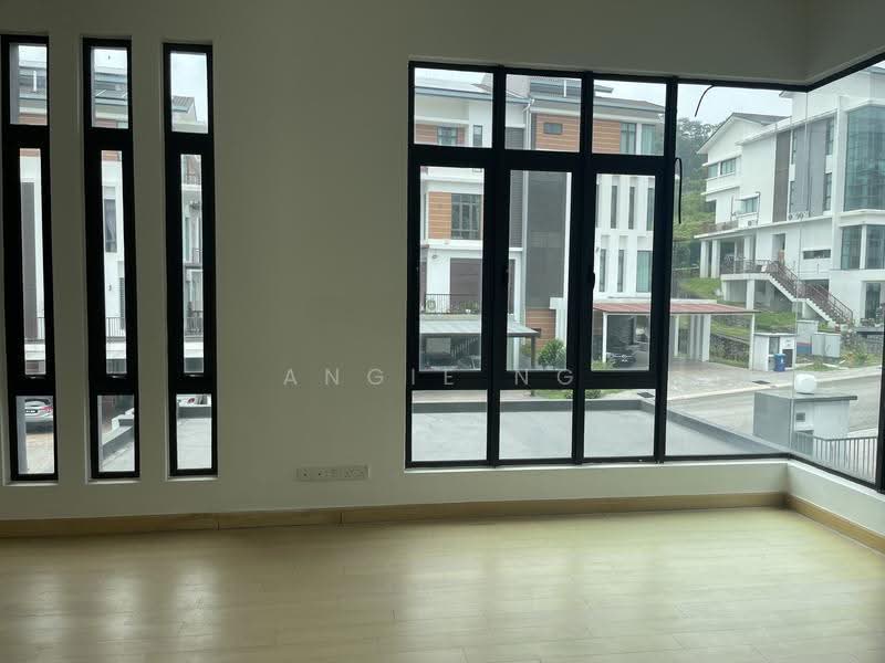 Rumah Berkembar untuk Dijual di Kingsley hill (Subang Jaya) - Angie Ng - PropertyGuru.com.my