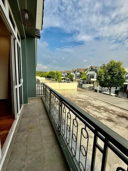Rumah Kluster untuk Dijual di Austin Heights (Tebrau) - Calvin Wong - Balcony - PropertyGuru.com.my