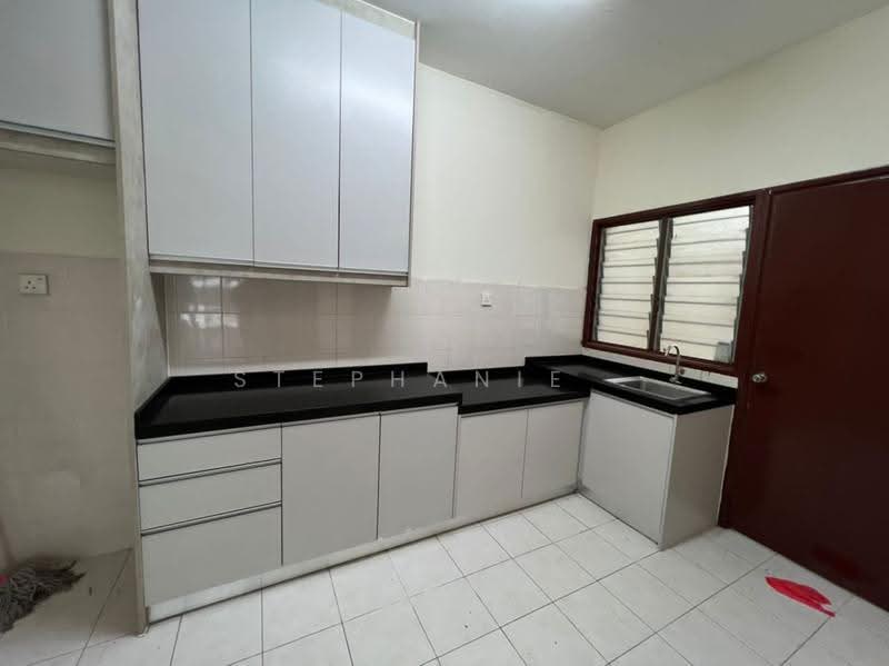 Condominium for Sale at Platinum Hill PV 5 - Stephanie . - Kitchen - PropertyGuru.com.my
