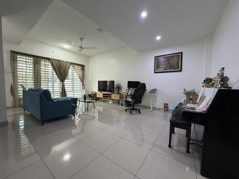 Rumah Teres 2-Tingkat untuk Dijual di Taman Lapangan Hartamas (Ipoh) - Gary Tang - Living Room - PropertyGuru.com.my