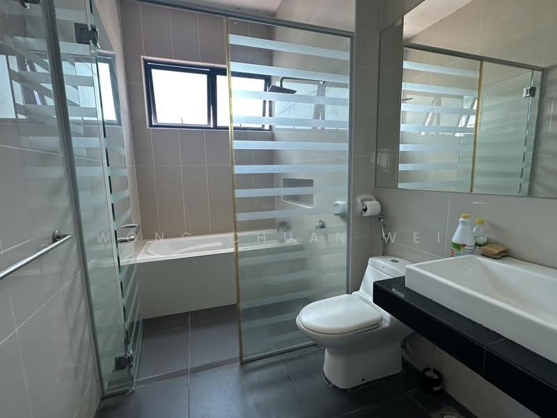 Kediaman Servis untuk Dijual di Sky Loft Premium Suites - Wong Chuan Wei - Bathroom - PropertyGuru.com.my