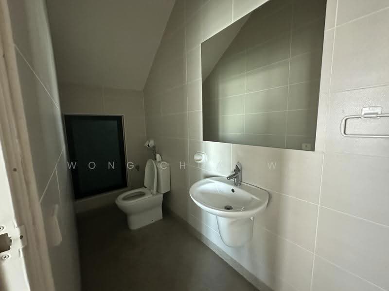 Kediaman Servis untuk Dijual di Sky Loft Premium Suites - Wong Chuan Wei - Bathroom - PropertyGuru.com.my