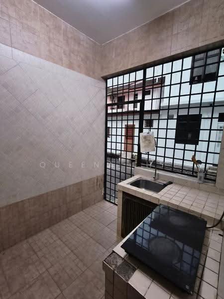 Rumah Teres 2-Tingkat untuk Dijual di Taman Desa Tebrau (Tebrau) - Queena Thye - Kitchen - PropertyGuru.com.my