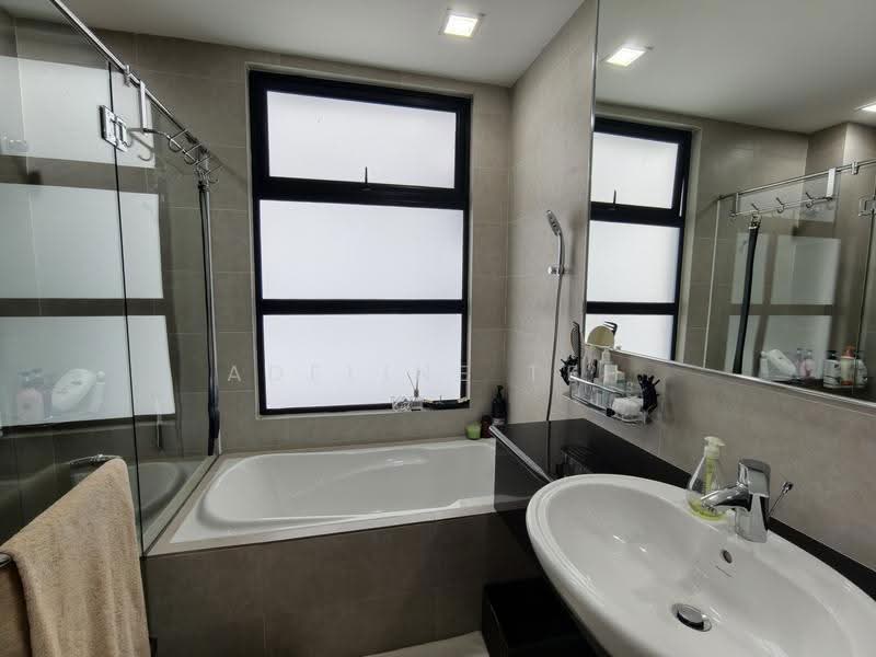 Kondominium untuk Dijual di Papillon Desahill Condominium - Adeline Teh - Bathroom - PropertyGuru.com.my