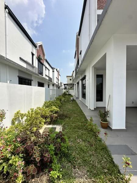 Rumah Berkembar untuk Dijual di Setia Utama (Setia Alam) - Jess Tee - Exterior - PropertyGuru.com.my