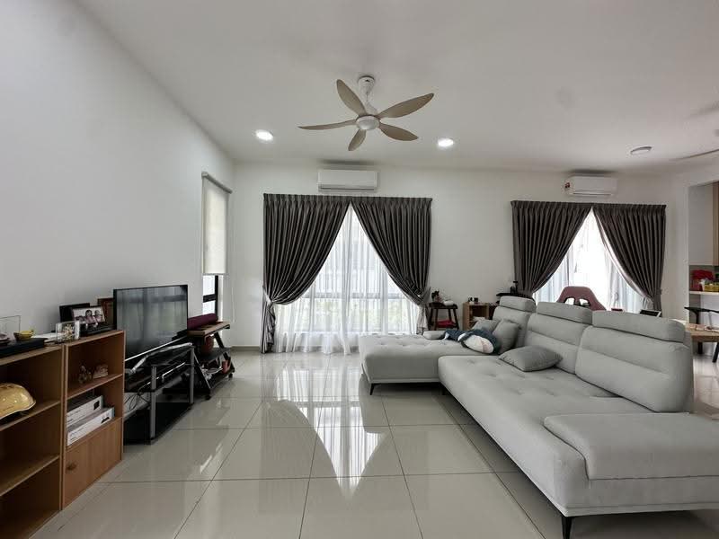 Rumah Berkembar untuk Dijual di Setia Utama (Setia Alam) - Jess Tee - Living Room - PropertyGuru.com.my
