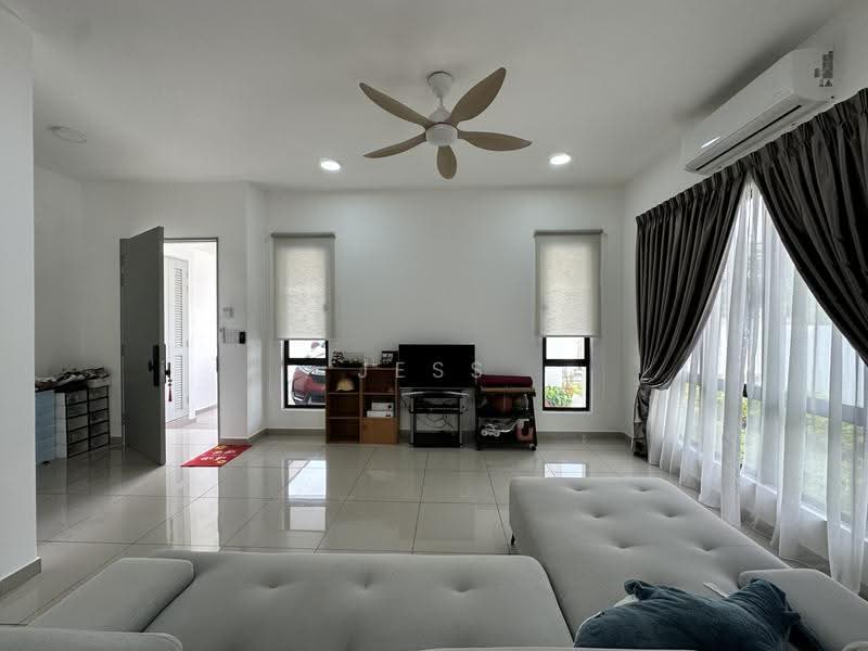 Rumah Berkembar untuk Dijual di Setia Utama (Setia Alam) - Jess Tee - Living Room - PropertyGuru.com.my