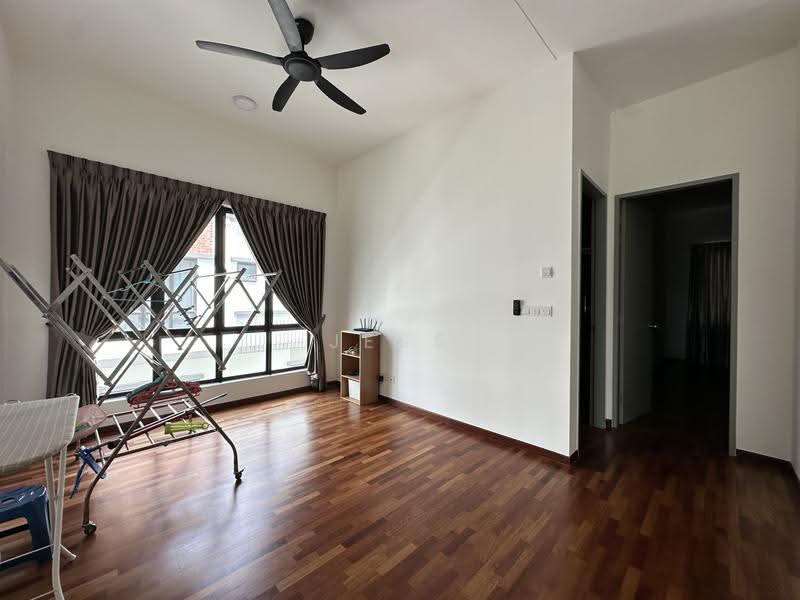 Rumah Berkembar untuk Dijual di Setia Utama (Setia Alam) - Jess Tee - Living Room - PropertyGuru.com.my