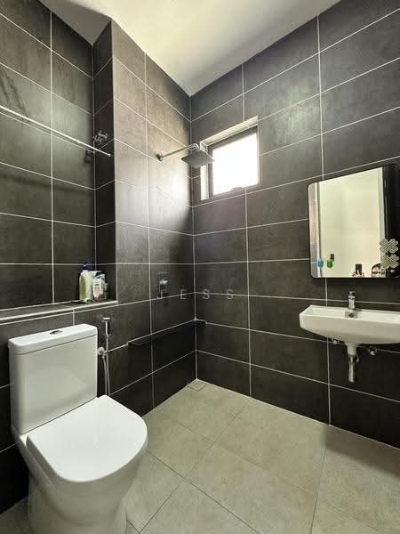 Rumah Berkembar untuk Dijual di Setia Utama (Setia Alam) - Jess Tee - Bathroom - PropertyGuru.com.my