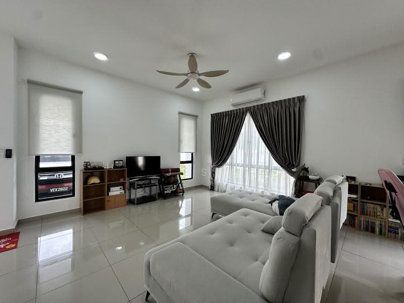 Rumah Berkembar untuk Dijual di Setia Utama (Setia Alam) - Jess Tee - Living Room - PropertyGuru.com.my