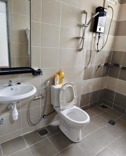 Pangsapuri untuk Disewa di Residensi Brickfields - Peter Tan - Bathroom - PropertyGuru.com.my