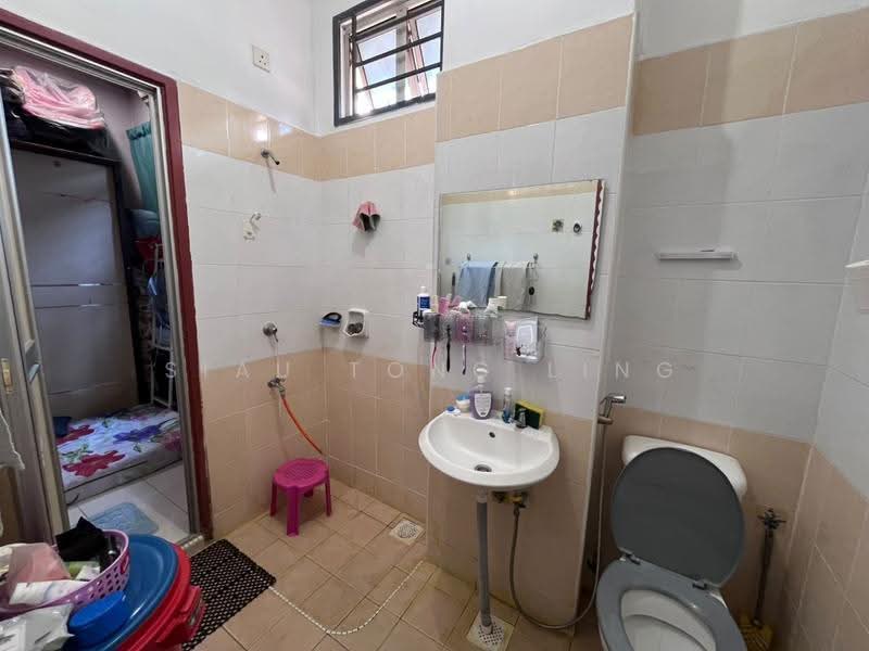 Rumah Teres 2-Tingkat untuk Dijual di Taman Skudai Indah (Skudai) - Siau Tong Ling - Bathroom - PropertyGuru.com.my