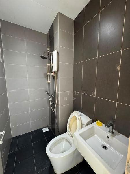Kediaman Servis untuk Dijual di Skysuites @ Meldrum Hills - Siau Tong Ling - Bathroom - PropertyGuru.com.my