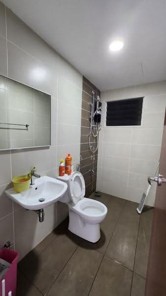 Condominium for Sale at Paraiso Residence @ The Earth - GAN WEY SAND - Bathroom - PropertyGuru.com.my
