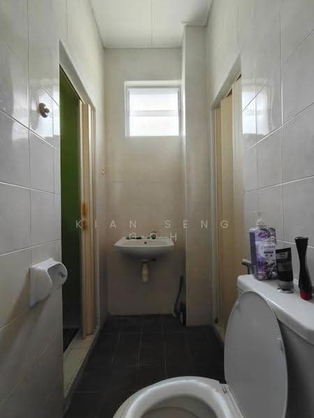 2-storey Terraced House for Sale in Bandar Putra Kulai (Kulai) - Kian Seng Goh - Bathroom - PropertyGuru.com.my