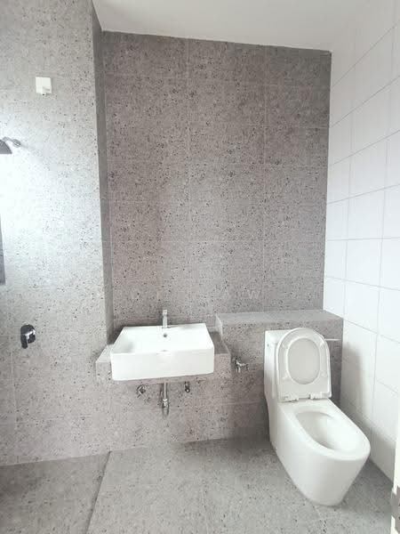 Rumah Teres 2-Tingkat untuk Dijual di Eco Majestic (Semenyih) - CK Law - Bathroom - PropertyGuru.com.my