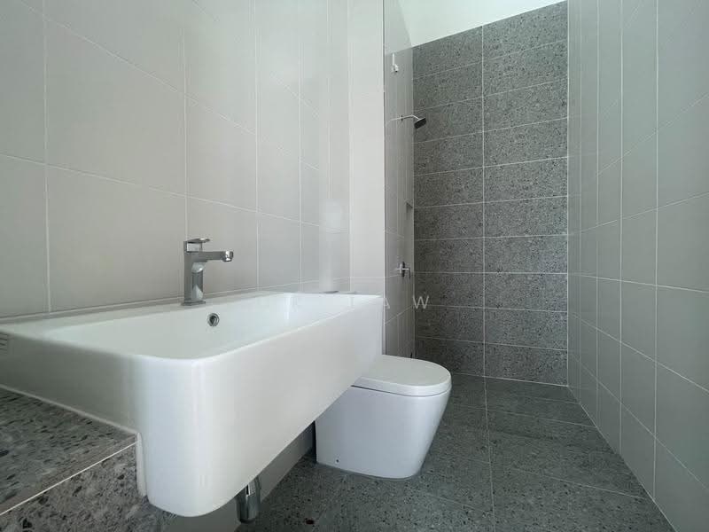 Rumah Teres 2-Tingkat untuk Dijual di Eco Majestic (Semenyih) - CK Law - Bathroom - PropertyGuru.com.my