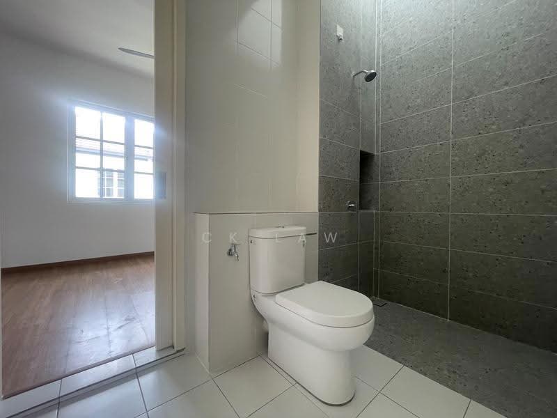 Rumah Teres 2-Tingkat untuk Dijual di Eco Majestic (Semenyih) - CK Law - Bathroom - PropertyGuru.com.my
