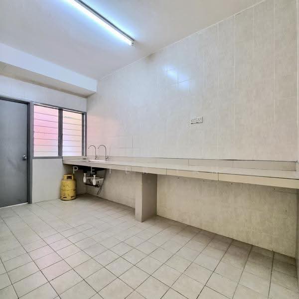 2-storey Terraced House for Sale in Sungai Long (Bandar Sungai Long) - Peter Tan - Kitchen - PropertyGuru.com.my