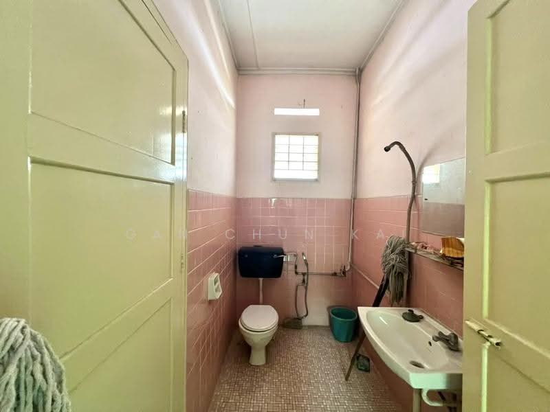 Bungalow House untuk Disewa di Tanjung Bungah (Penang) - Gan Chun Kai - Bathroom - PropertyGuru.com.my