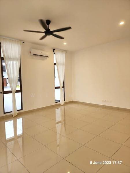 Rumah Kluster untuk Dijual di Setia Alam (Selangor) - Wilson Ng - Living Room - PropertyGuru.com.my