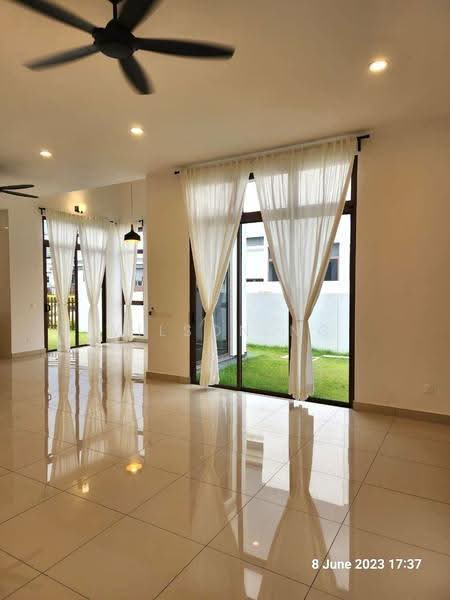 Rumah Kluster untuk Dijual di Setia Alam (Selangor) - Wilson Ng - Living Room - PropertyGuru.com.my