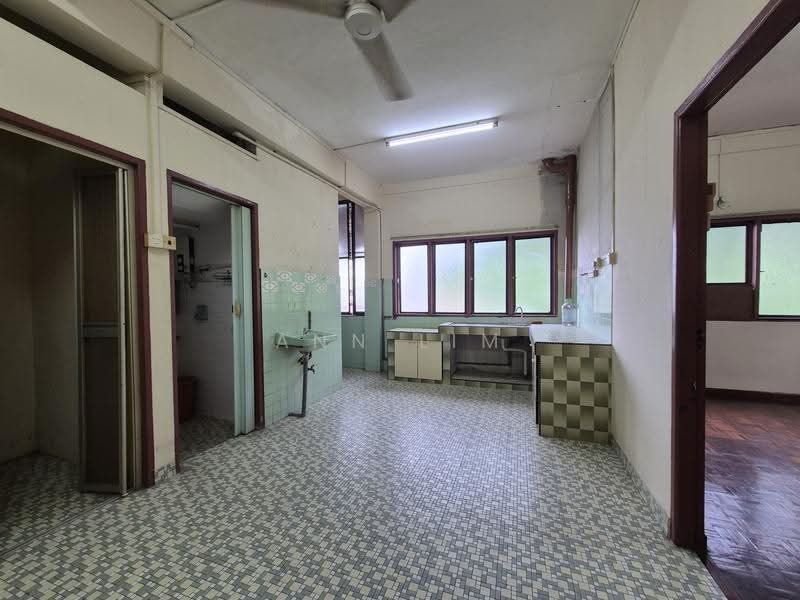 Flat for Sale at Rumah Pangsa Bukit Senjuang - Ann Lim - Kitchen - PropertyGuru.com.my
