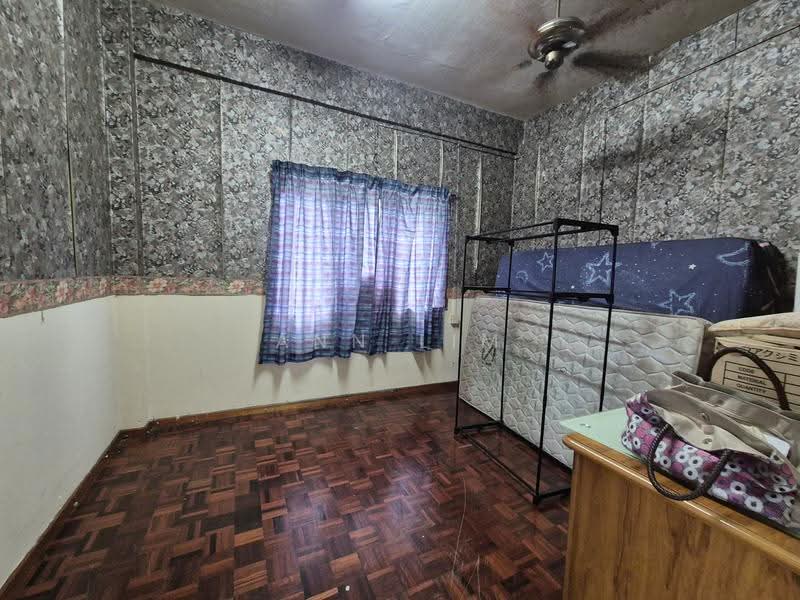 Flat for Sale at Rumah Pangsa Bukit Senjuang - Ann Lim - Bedroom - PropertyGuru.com.my
