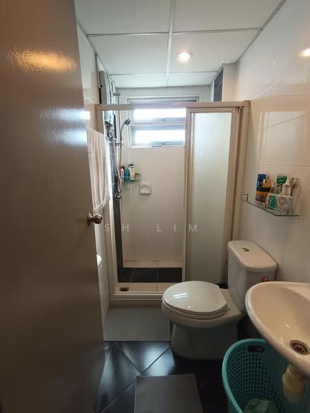 Kondominium untuk Dijual di The Spring - SH Lim - Bathroom - PropertyGuru.com.my