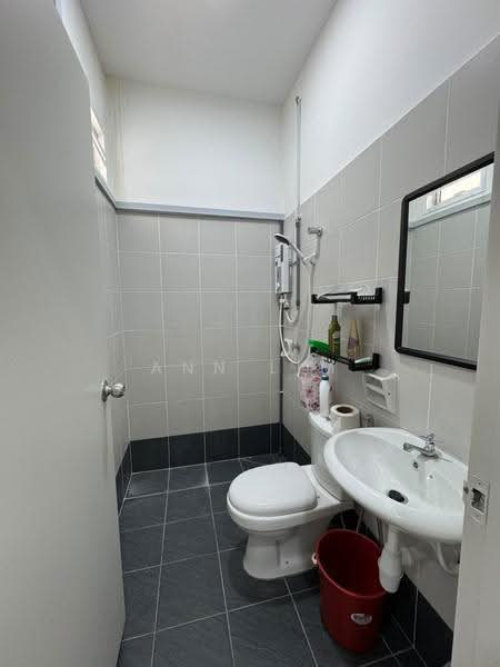 1-storey Terraced House for Rent in Taman Tasik Utama (Bukit Katil) - Ann Lim - Bathroom - PropertyGuru.com.my