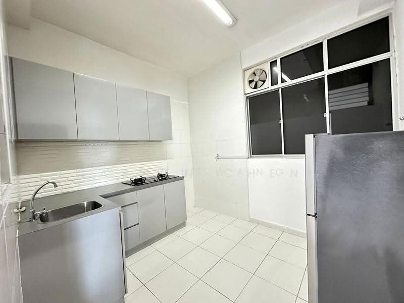 Kediaman Servis untuk Dijual di Setia Sky 88 - Simon Wang - Kitchen - PropertyGuru.com.my