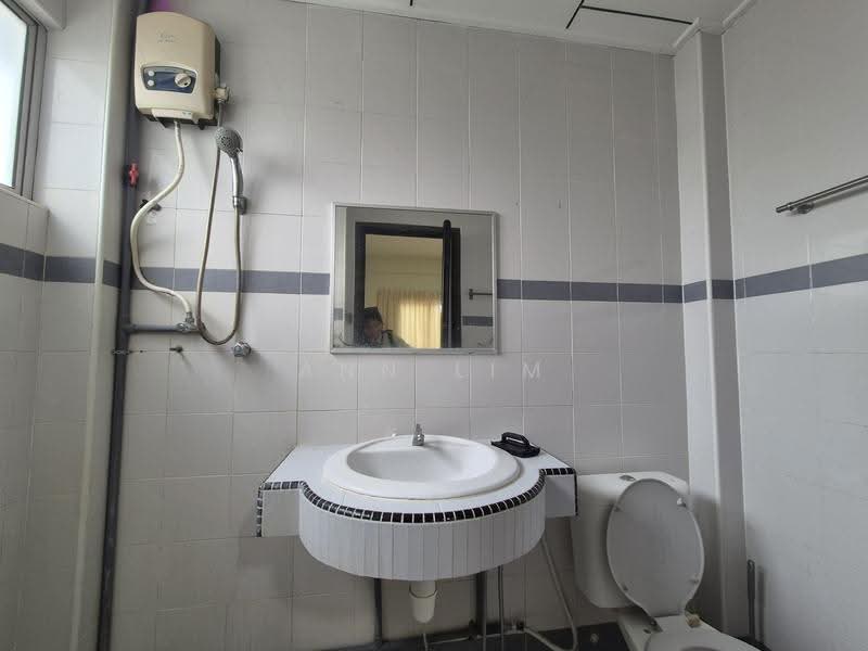 Pangsapuri untuk Disewa di Casmaria Apartment - Ann Lim - Bathroom - PropertyGuru.com.my