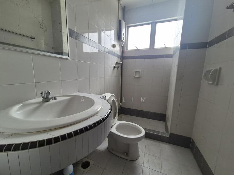 Pangsapuri untuk Disewa di Casmaria Apartment - Ann Lim - Bathroom - PropertyGuru.com.my