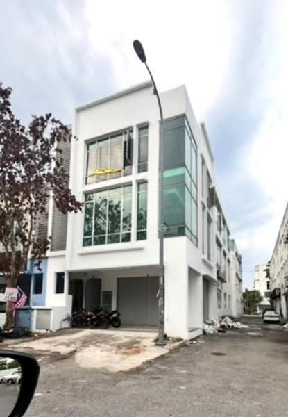 Shop / Office for Rent in Taman Equine (Seri Kembangan) - Chong . - Exterior - PropertyGuru.com.my