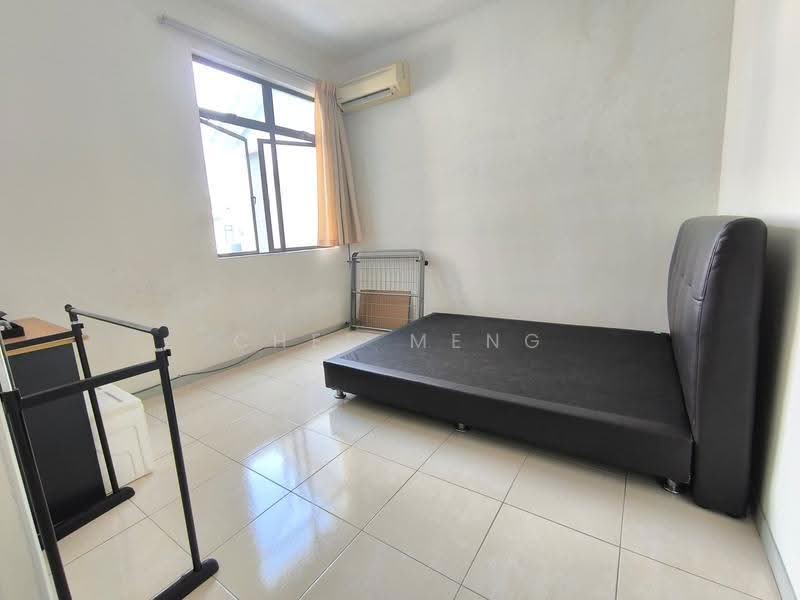 Townhouse for Sale in Bandar Bukit Puchong 2 (Puchong) - Chee Meng - Bedroom - PropertyGuru.com.my