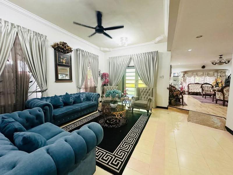 Rumah Berkembar untuk Dijual di Ukay Perdana (Ulu Kelang) - Eryna Sairy - Living Room - PropertyGuru.com.my