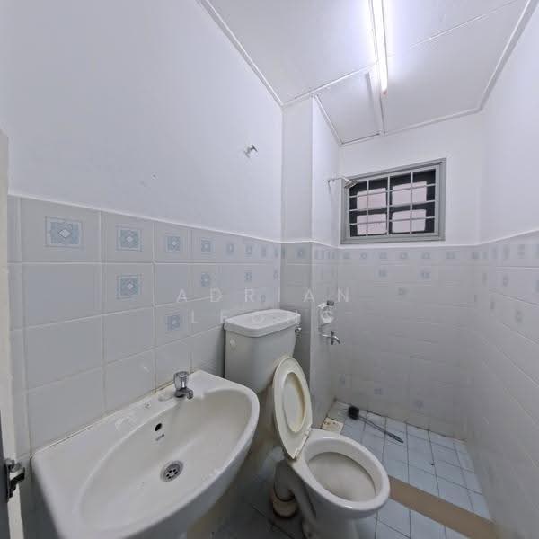 Rumah Teres 2-Tingkat untuk Disewa di Bandar Kinrara (Selangor) - Adrian Leong - Bathroom - PropertyGuru.com.my