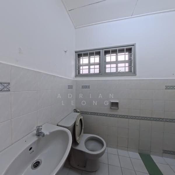 Rumah Teres 2-Tingkat untuk Disewa di Bandar Kinrara (Selangor) - Adrian Leong - Bathroom - PropertyGuru.com.my