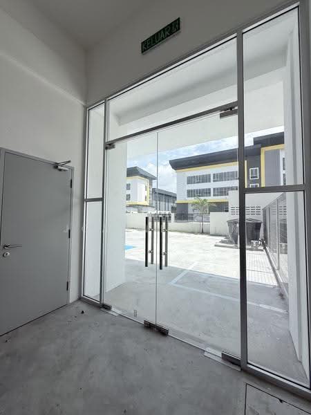 Kilang Berkembar untuk Dijual di Kampung Teluk Mengkuang (Telok Panglima Garang) - Joanne Tan - Entrance - PropertyGuru.com.my
