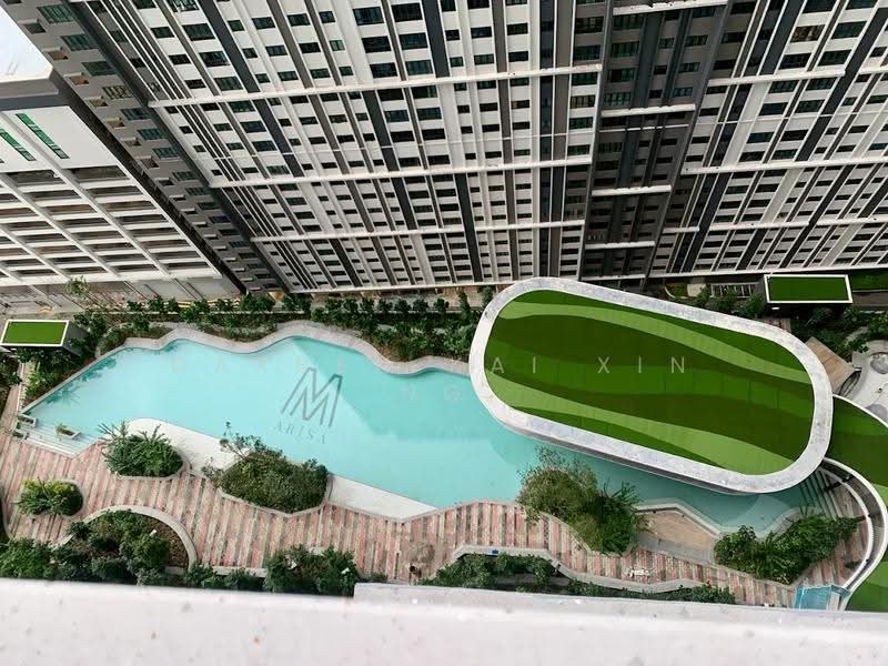 Kediaman Servis untuk Dijual di M Arisa - Darren Kai Xin Ng - Pool - PropertyGuru.com.my